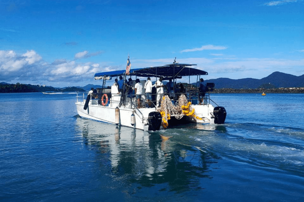Private Premium Amoi 2 Catamaran 5hr (A/C) photo 5