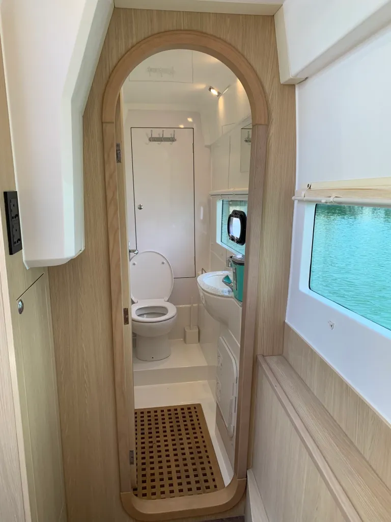 Aquila 36 Sport Cat (8) — photo 6 of 7