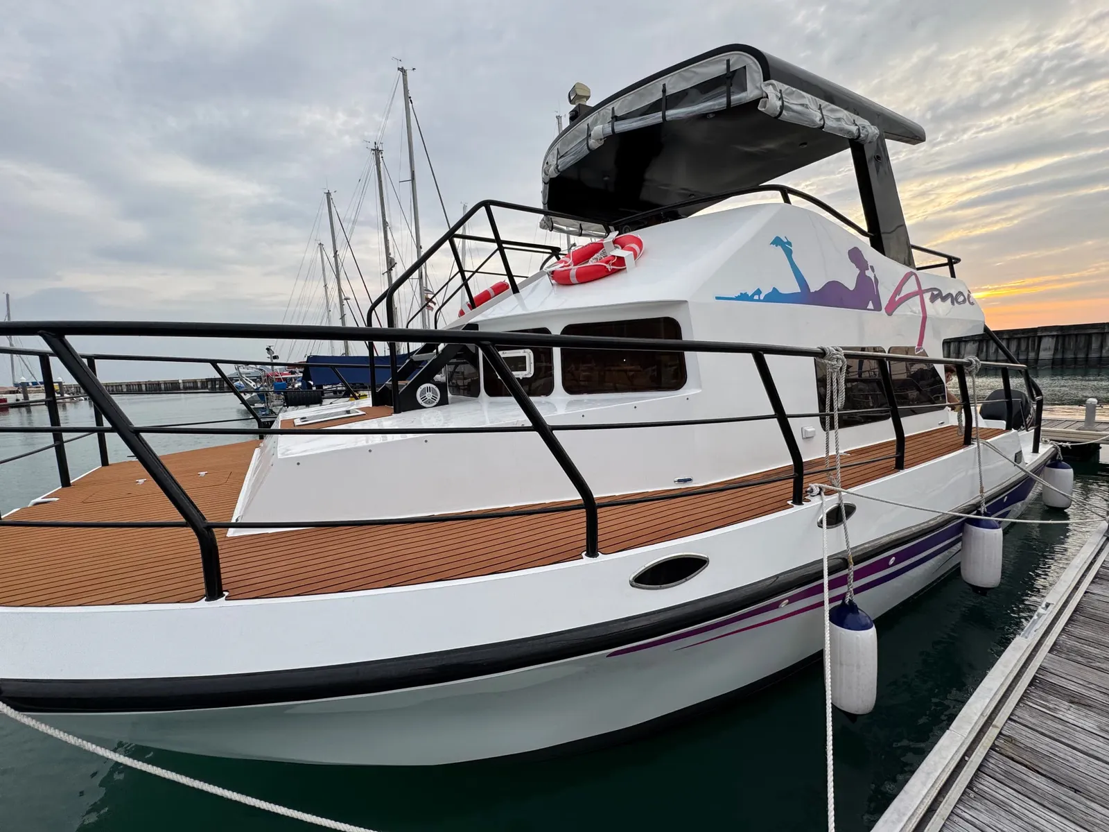 Private Premium Amoi 2 Catamaran 5hr (A/C) photo 5