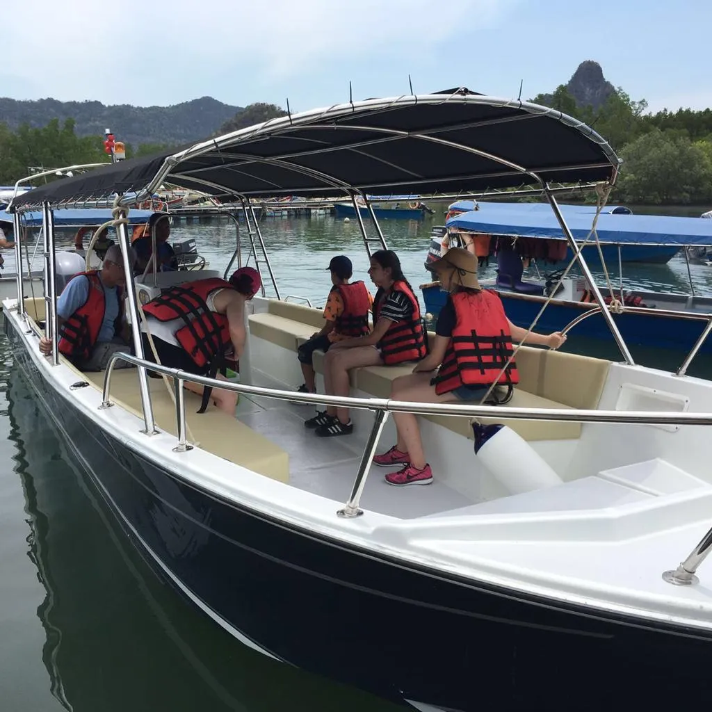 Mangrove Private Premium Boat