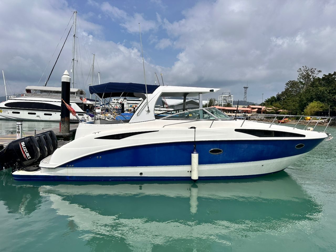 Bayliner 325 Cruiser Motor Yacht bareboat (10) — photo 2 of 7