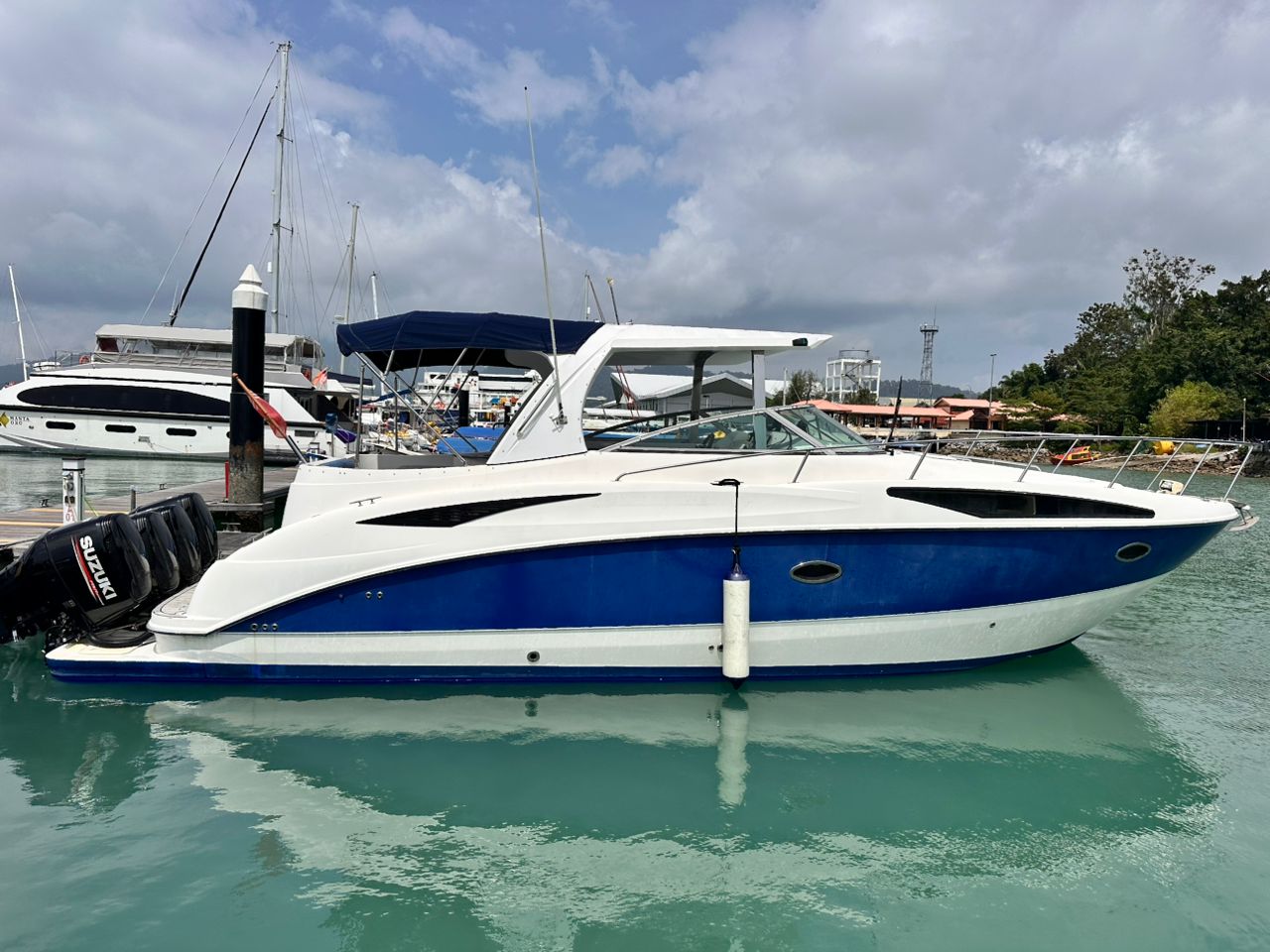 Bayliner 325 Bareboat