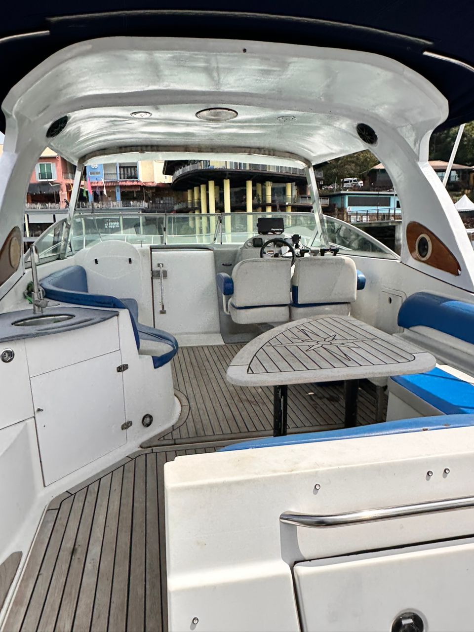Bayliner 325 Cruiser Motor Yacht bareboat (10) — photo 4 of 7