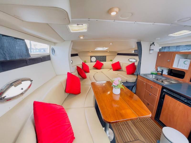 Bayliner 325 Cruiser Motor Yacht bareboat (10) — photo 6 of 7