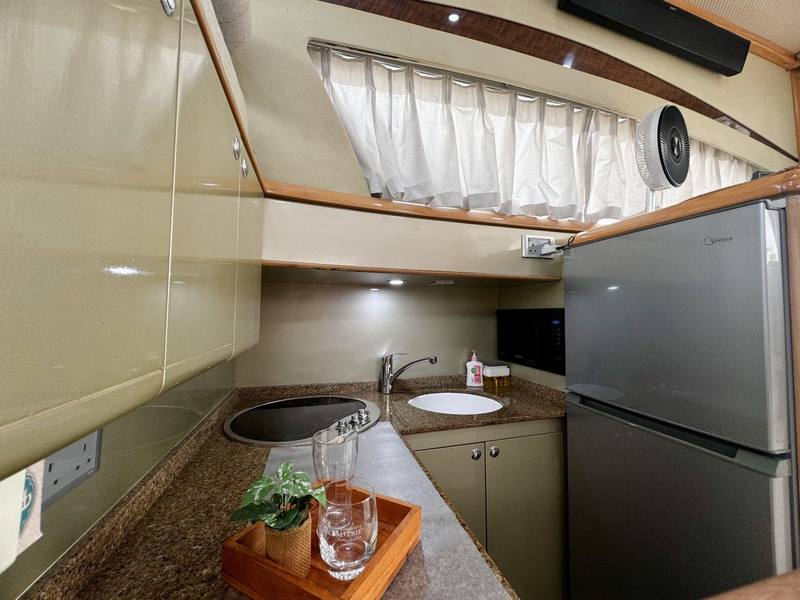 Ferretti 46 Luxury Motor Yacht (10) — photo 8 of 8