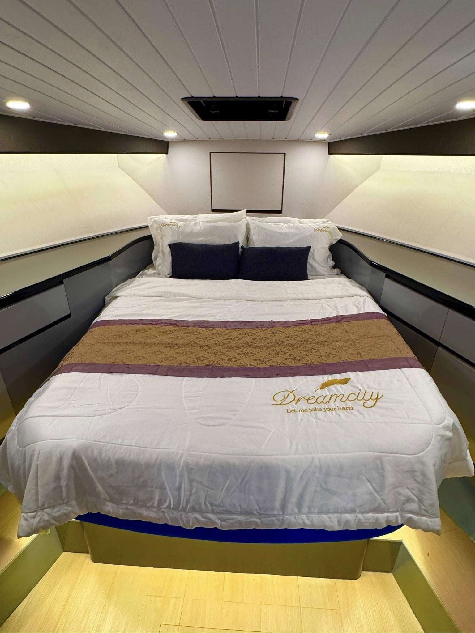 One & Only 53 Motor Yacht bareboat (33) — photo 6 of 6
